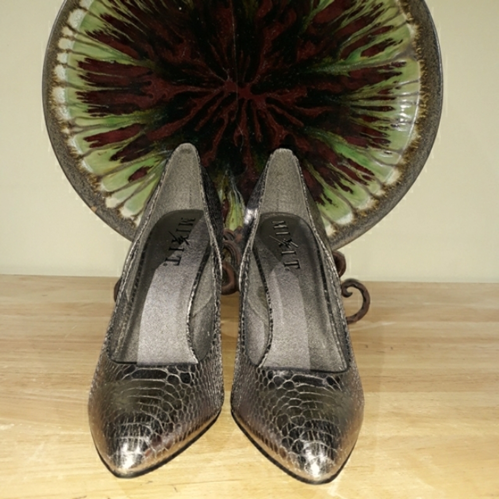 Silver Pump - Picture 2 of 4